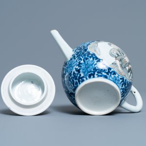 Une théière couverte en porcelaine de Chine en grisaille et bleu et blanc, 19ème — photo 7