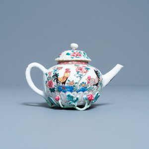 Une théière couverte en porcelaine de Chine famille rose à décor de coqs, Yongzheng — photo 4