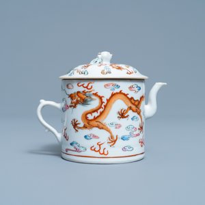 Une théière couverte en porcelaine de Chine famille rose à décor de dragons, 19ème — photo 4
