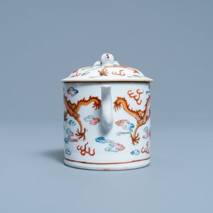 Une théière couverte en porcelaine de Chine famille rose à décor de dragons, 19ème — photo 5