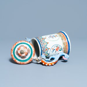 Une théière couverte en porcelaine de Chine famille rose à décor d'européens, Qianlong — photo 7