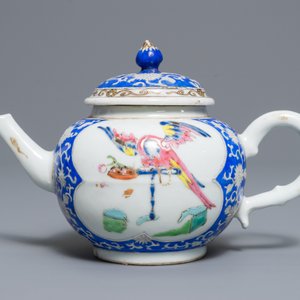 Une théière couverte en porcelaine de Chine famille rose à décor d'un perroquet, Yongzheng/Qianlong — photo 3