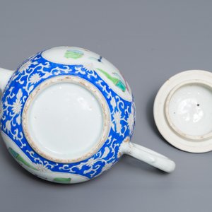 Une théière couverte en porcelaine de Chine famille rose à décor d'un perroquet, Yongzheng/Qianlong — photo 6