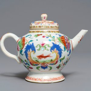 Une théière couverte en porcelaine de Chine famille rose à décor 'Pompadour', Qianlong — photo 4