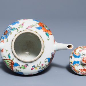 Une théière couverte en porcelaine de Chine famille rose à décor 'Pompadour', Qianlong — photo 5