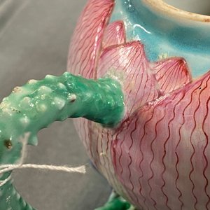 Une théière couverte en porcelaine de Chine famille rose en forme de lotus, Yongzheng — photo 13