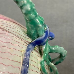 Une théière couverte en porcelaine de Chine famille rose en forme de lotus, Yongzheng — photo 16