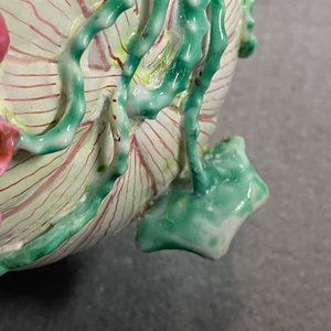 Une théière couverte en porcelaine de Chine famille rose en forme de lotus, Yongzheng — photo 19