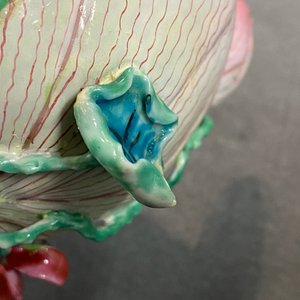 Une théière couverte en porcelaine de Chine famille rose en forme de lotus, Yongzheng — photo 21