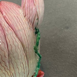 Une théière couverte en porcelaine de Chine famille rose en forme de lotus, Yongzheng — photo 22