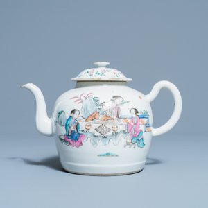 Une théière couverte en porcelaine de Chine famille rose, marque et époque de Guangxu — photo 2