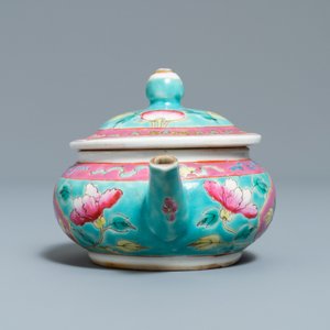 Une théière couverte en porcelaine de Chine famille rose pour le marché Straits ou Peranakan, 19ème — photo 3