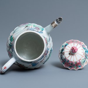 Une théière couverte en porcelaine de Chine famille rose, Yongzheng — photo 6