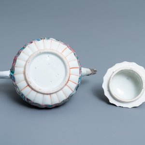 Une théière couverte en porcelaine de Chine famille rose, Yongzheng — photo 7