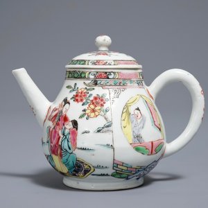 Une théière couverte en porcelaine de Chine famille rose, Yongzheng — photo 1