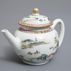 Une théière couverte en porcelaine de Chine famille rose, Yongzheng — photo 7