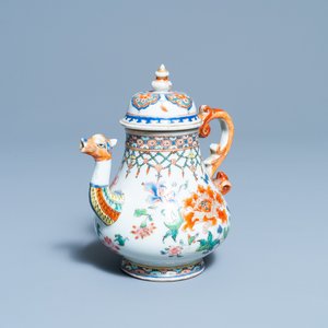 Une théière couverte en porcelaine de Chine famille rose, Yongzheng/Qianlong — photo 1