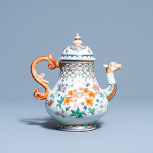 Une théière couverte en porcelaine de Chine famille rose, Yongzheng/Qianlong — photo 4