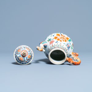 Une théière couverte en porcelaine de Chine famille rose, Yongzheng/Qianlong — photo 6