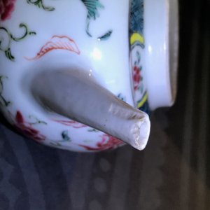 Une théière couverte en porcelaine de Chine famille rose, Yongzheng/Qianlong — photo 9