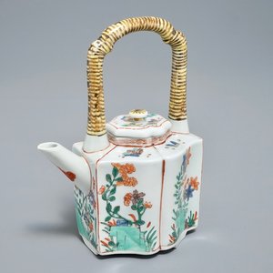 Une théière couverte en porcelaine de Chine famille verte, Kangxi — photo 1