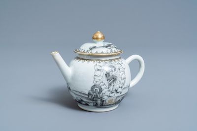 Une théière couverte en porcelaine de Chine grisaille et doré à décor de 'La Resurrection', Qianlong