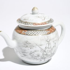 Une théière couverte en porcelaine de Chine grisaille, Yongzheng — photo 7