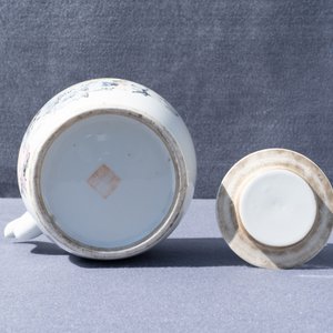 Une théière couverte en porcelaine de Chine qianjiang cai, 19/20ème — photo 10