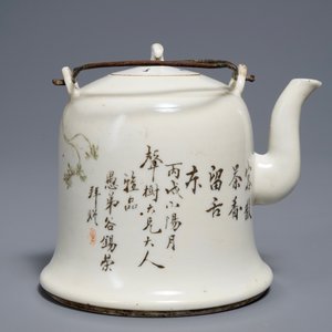 Une théière couverte en porcelaine de Chine qianjiang cai, 19/20ème — photo 3