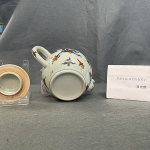 Une théière couverte en porcelaine de Chine wucai à décor de dragons, République — photo 11