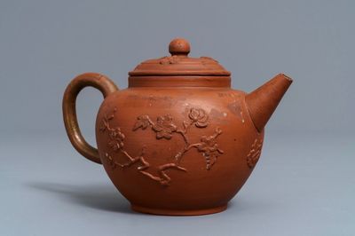 Une théière couverte en terre cuite dans le style de Yixing, Delft, 1er quart du 18ème