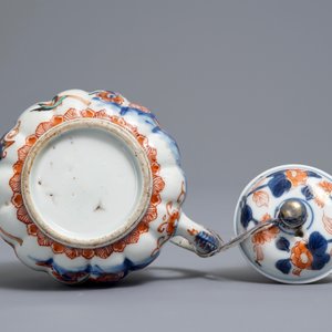 Une théière couverte et une assiette en porcelaine de Chine de style Imari, Kangxi/Yongzheng — photo 9