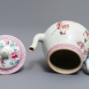 Une théière couverte et une assiette en porcelaine de Chine famille rose, Yongzheng/Qianlong — photo 8