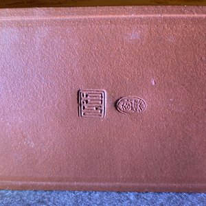 Une théière de forme rectangulaire en grès de Yixing à décor de dragons, marque sigillaire, Kangxi — photo 14