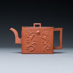 Une théière de forme rectangulaire en grès de Yixing à décor de dragons, marque sigillaire, Kangxi — photo 2