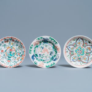 Une théière, deux tasses et trois soucoupes en porcelaine de Chine famille verte, Kangxi — photo 3