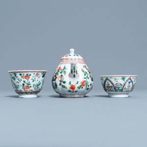 Une théière, deux tasses et trois soucoupes en porcelaine de Chine famille verte, Kangxi — photo 6