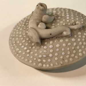 Une théière en biscuit en forme de deux pêches, Chine, Kangxi/Yongzheng — photo 9