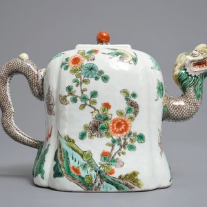 Une théière en forme de dragon en porcelaine de Chine famille verte, 19/20ème — photo 3