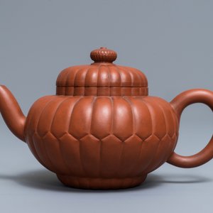 Une théière en forme de fleur en grès de Yixing, Chine, Kangxi — photo 3
