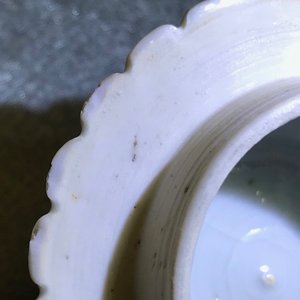 Une théière en forme de lotus en porcelaine de Chine famille rose, Yongzheng — photo 11