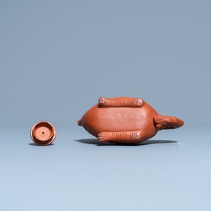 Une théière en forme de phénix en grès de Yixing, Chine, Kangxi — photo 7
