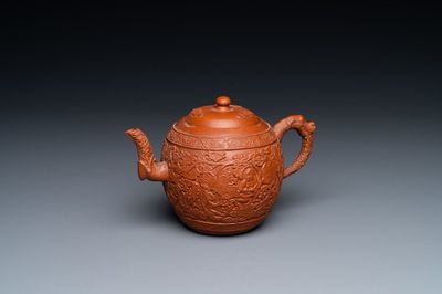 Une théière en grès de Yixing à décor de garçons parmi des rinceaux de pivoines, Kangxi