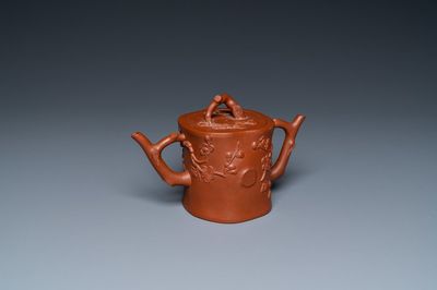 Une théière en grès de Yixing à deux compartiments et deux becs, Chine, Kangxi