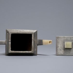 Une theière en grès de Yixing, étain gravé et jade, Chine, 19ème — photo 5