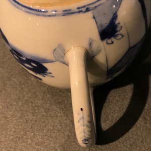 Une théière en porcelaine de Chine bleu et blanc à décor de "La Romance de la chambre de l'ouest", Yongzheng — photo 9