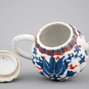 Une théière en porcelaine de Chine, décor Imari, Kangxi, ca. 1700 — photo 6