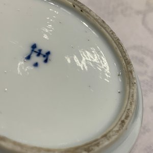 Une théière en porcelaine de Chine en bleu et blanc, marque Yu, Kangxi — photo 10