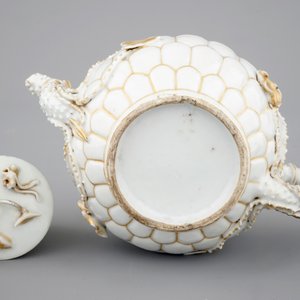 Une théière en porcelaine de Chine, époque Yongzheng — photo 7