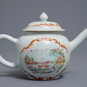 Une théière en porcelaine de Chine famille rose à décor de bûcherons, Qianlong — photo 1